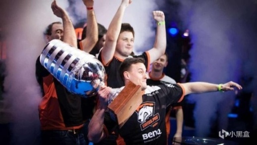 CS2年度盛典 | HLTV 2025 世界第一封面