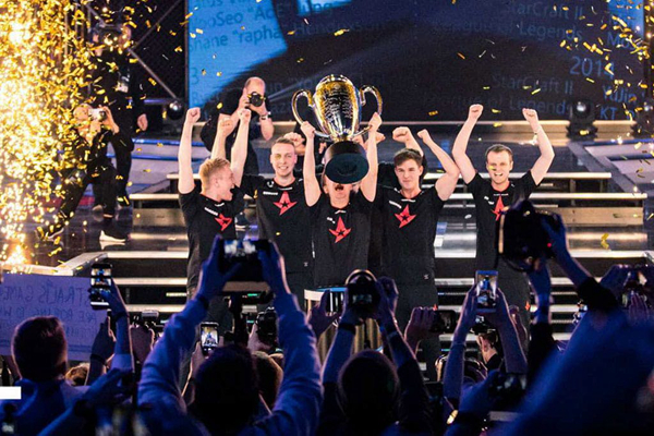 CS2年度盛典 | HLTV 2025 世界第一封面